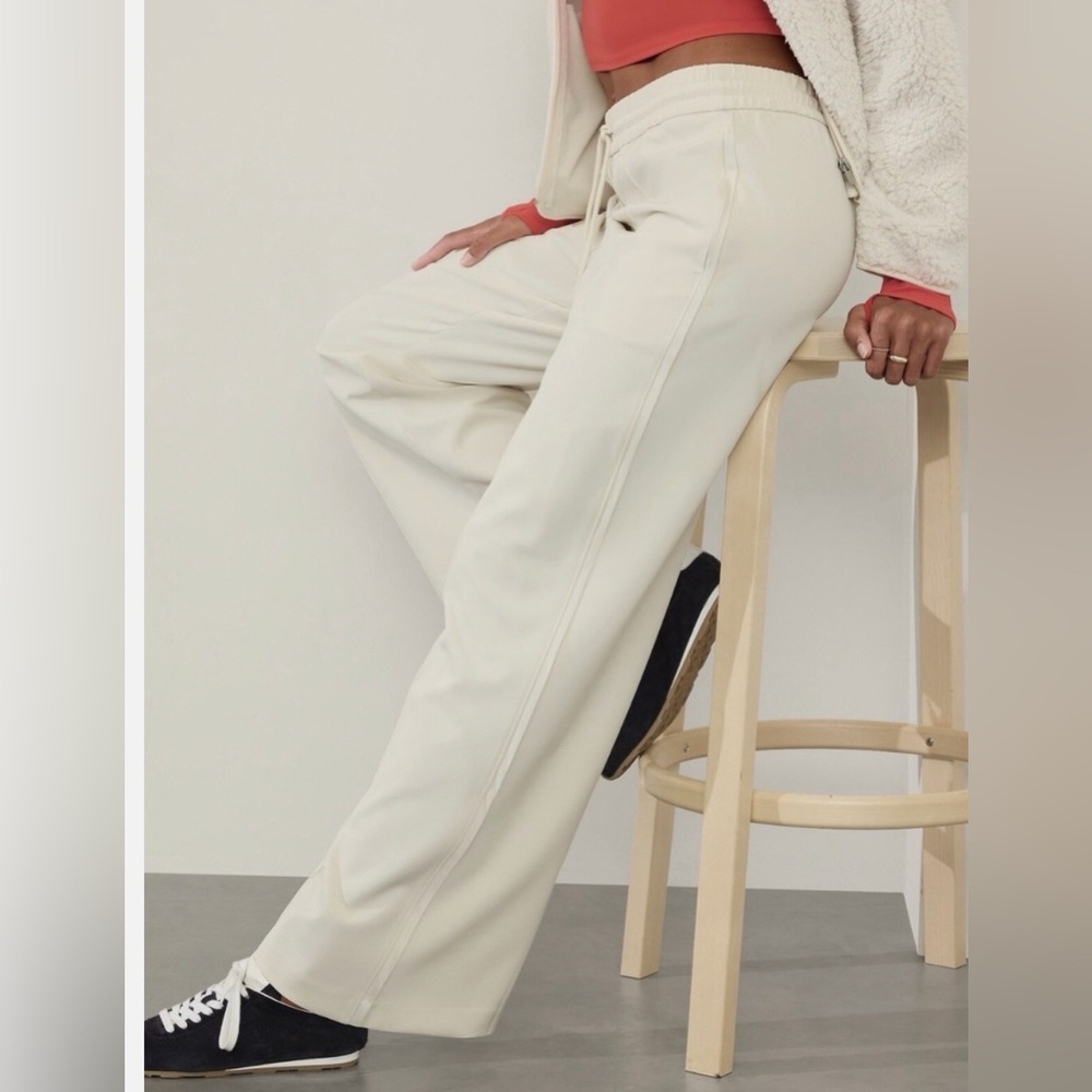 Athleta Endeavor High Rise Relaxed Pant Size M Bone